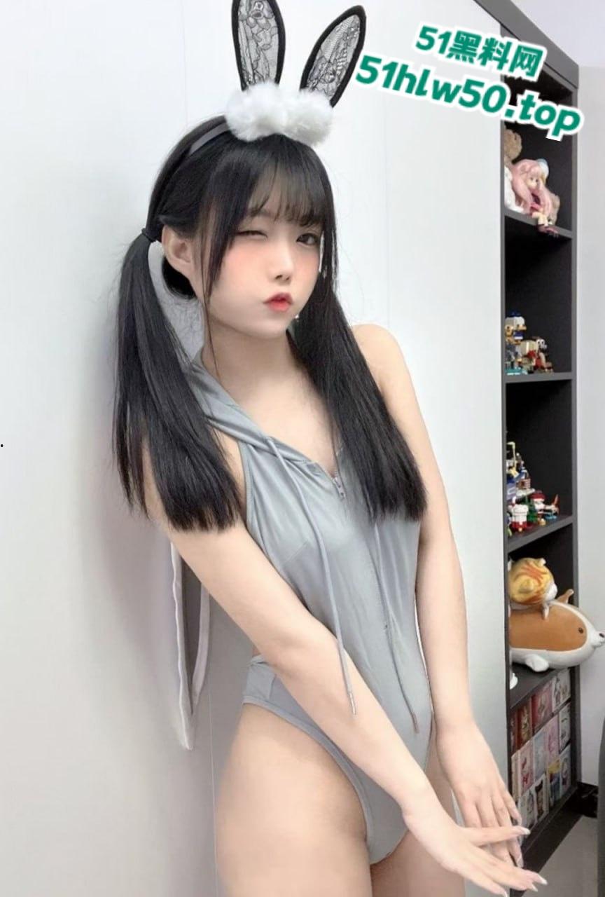 极品高中学生妹，清纯coser女神奶萝【喵四】可爱嫩妹，三点粉嫩小穴无毛，激情自慰福利流出！-7