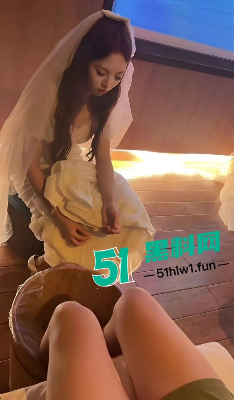 抖音新娘技师【莉莉安】被爆足疗房骚操作，千里跋涉挨操后入服务一条龙，大神千里扑来连干三晚直呼上头！-10