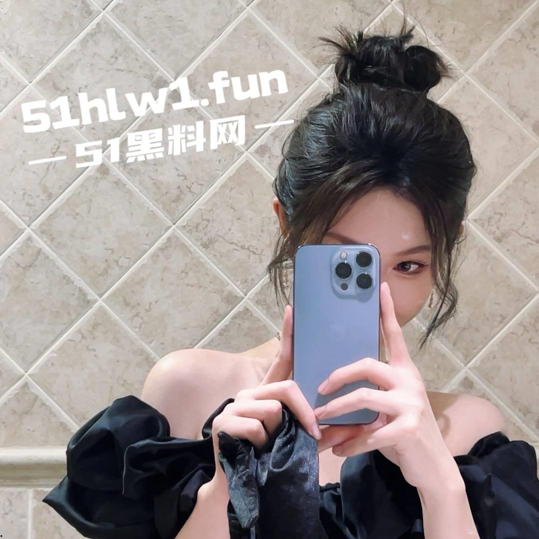 江苏信息职业技术学院反差骚母狗【刘柄池】靓丽颜值身材曼妙，私下却是骚母狗酒店被金主调教视频流出。-17