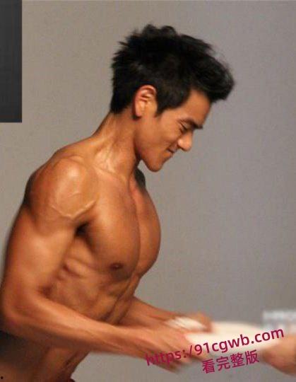 顶流明星彭于晏私密视频流出!追求唐禹哲、与经纪人是炮友关系,各种黑料浮出水面,实锤gay身份!-7