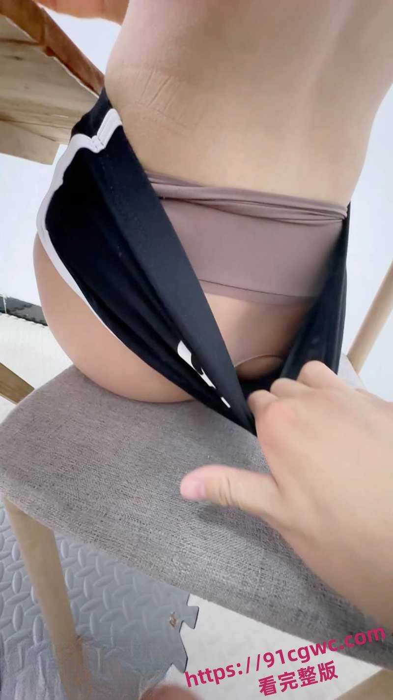 小姨子吵架不理姐夫 房间内强制扣逼 镜前后入爆操内射!-6