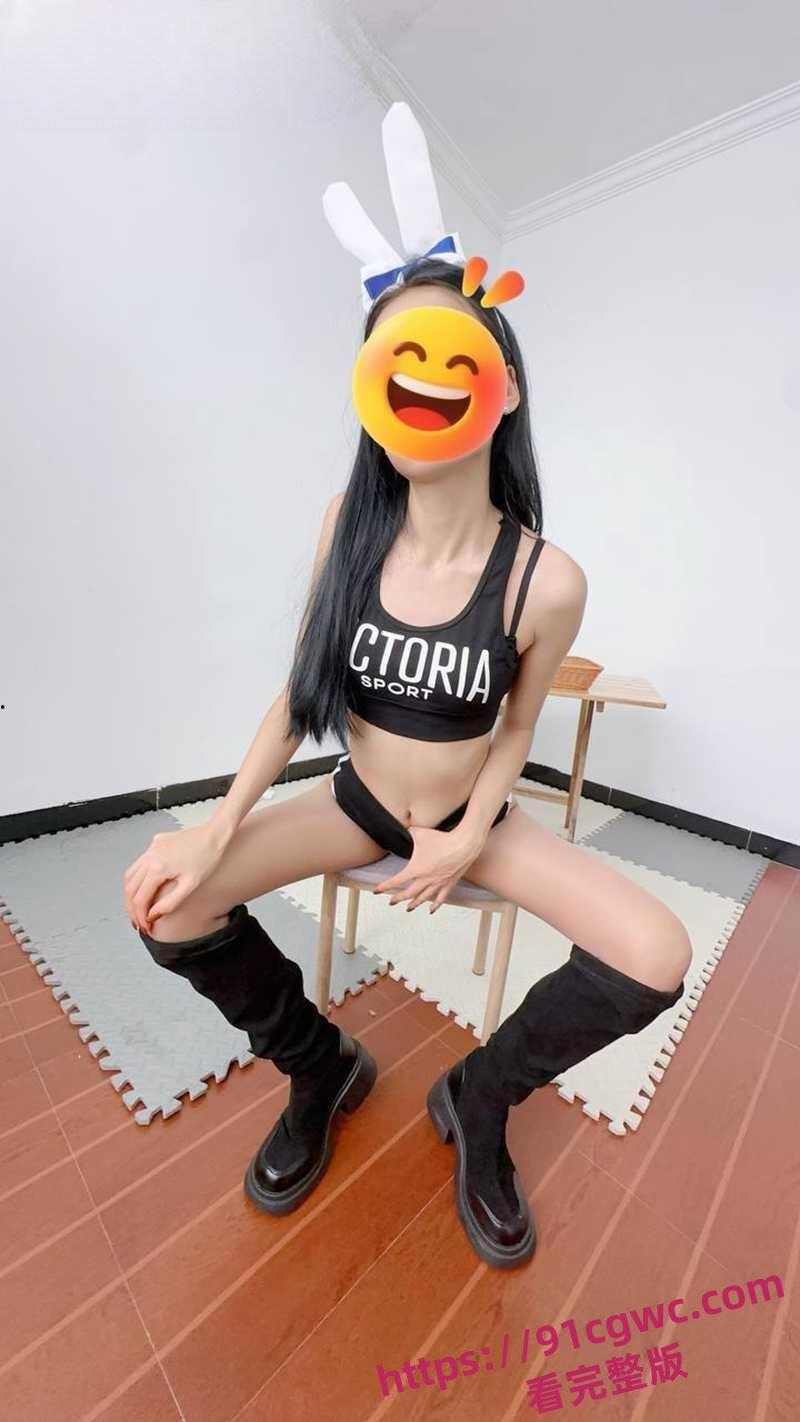 小姨子吵架不理姐夫 房间内强制扣逼 镜前后入爆操内射!-11