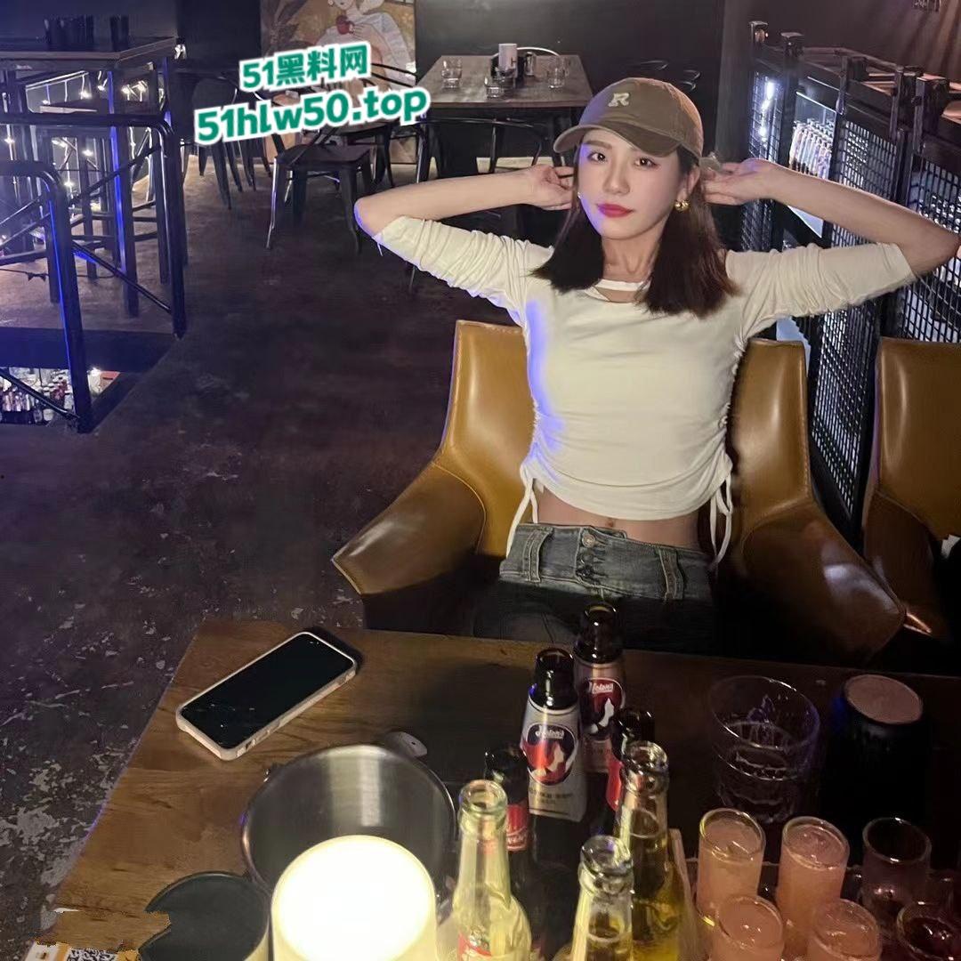 南京第二师范学院【郭美烨】社会纹身男友，各种场合性爱自拍被调教成性奴母狗！-1