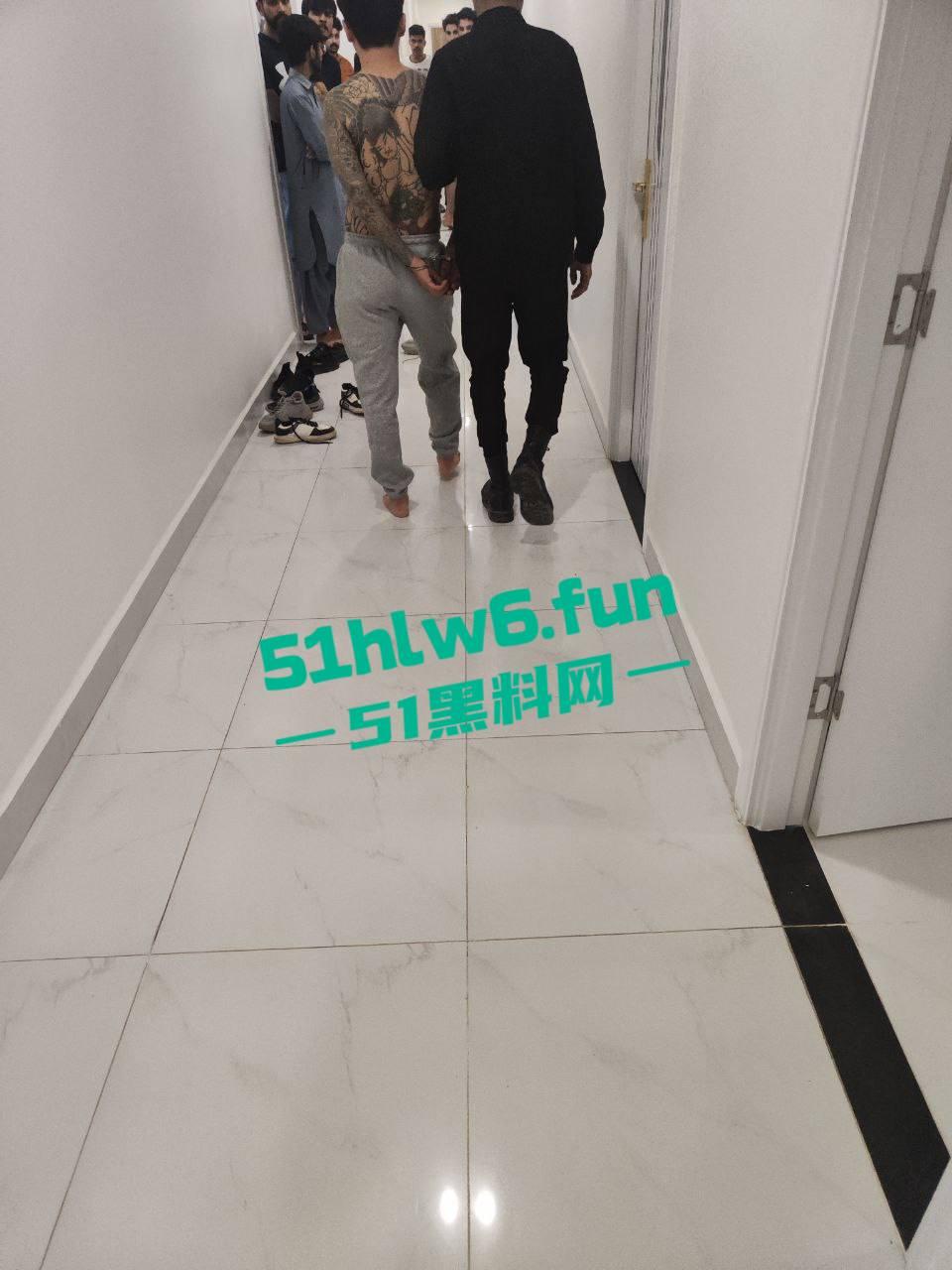 柬埔寨波贝太子园区，韩国男子强奸女子被老外们制止逮捕，韩国男还现场装逼结果直接被警方带走。-6