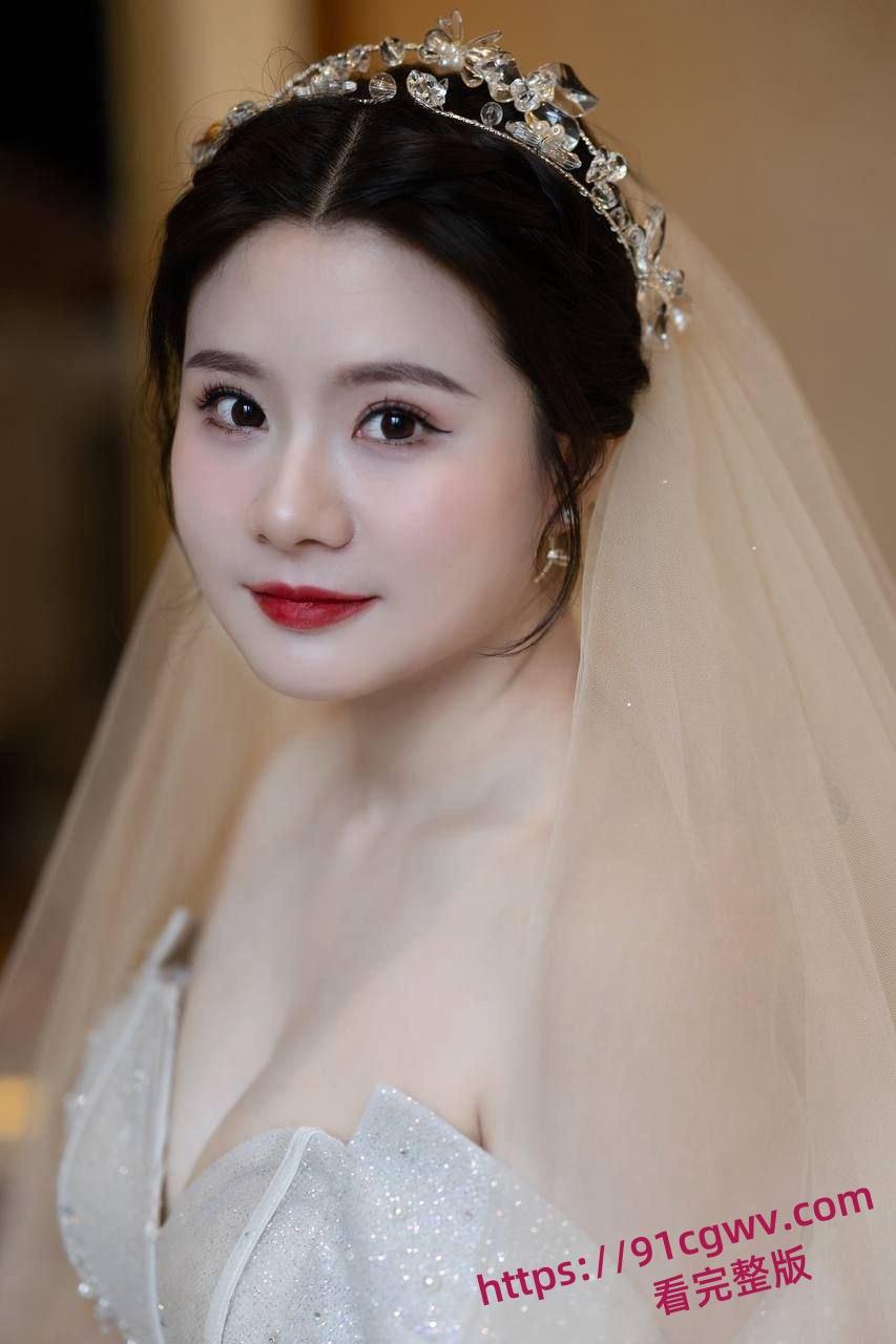 刚结婚就偷情的反差少妇刘启意在自己的家给老公戴绿帽 一个月被操了9次 淫荡至极！-1