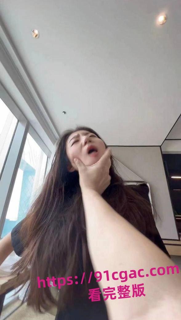 警花张津瑜和现任老公家人们一起吃饭！沦为万人肉便器居然被老实人接盘了-1