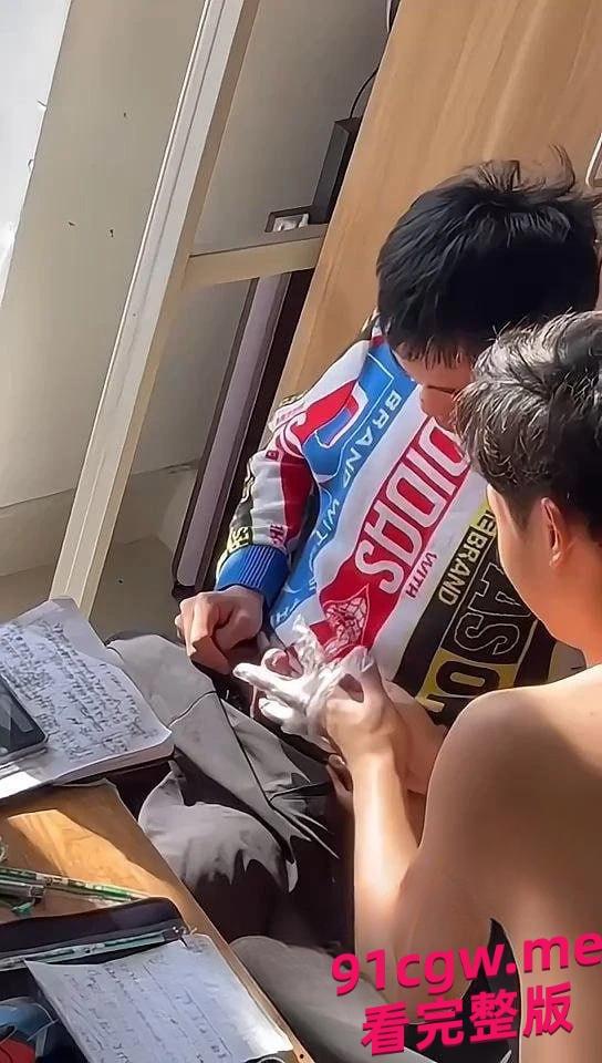 好兄弟仗义帮处男舍友打飞机 处男可以坚持这么久的吗？-3