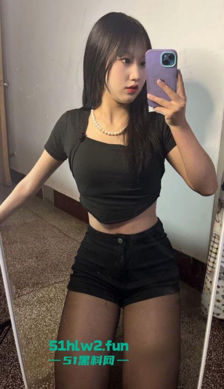 云南楚雄【李华美】00后长腿极品母狗，被曝光私下外围卖淫250就能操这逼真不值钱啊！-17