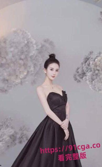 上海浦东新区名媛圈出了名的头牌张佳怡 下海卖逼捞钱无底线终被冤种大哥曝光。-3