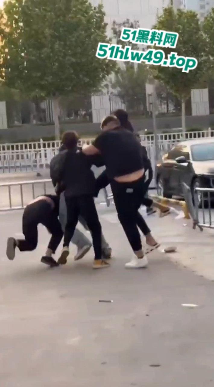 山东泰安万达恶魔团街头斗狠，打死单身小伙，快手流量过万杀人还发视频炫耀。-2