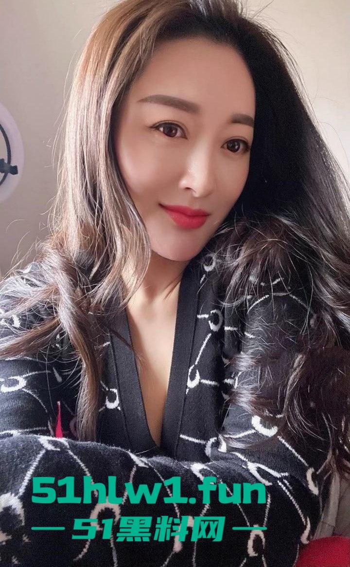 顶级身材御姐【亦可馨】长腿翘臀巨乳风骚少妇，极品熟女反差母狗，情趣自拍诱惑视频，这样的少妇谁能扛得住啊！-6