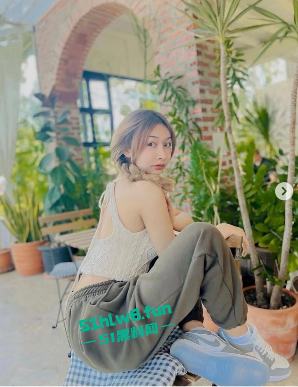 泰国拉拉队女神【Kae】还在上高中的极品尤物，三点粉嫩性感诱人自慰视频流出。-5