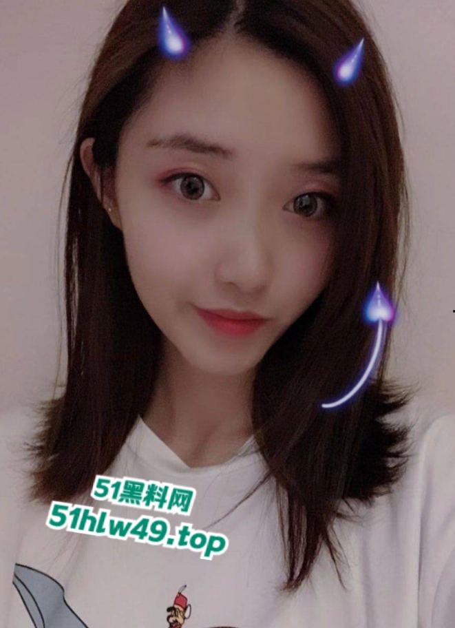 瓜友投稿武汉【王亚楠】小红书上勾搭的幼师，颜值超高性感挑逗聊天记录，床上的样子反差至极！-4