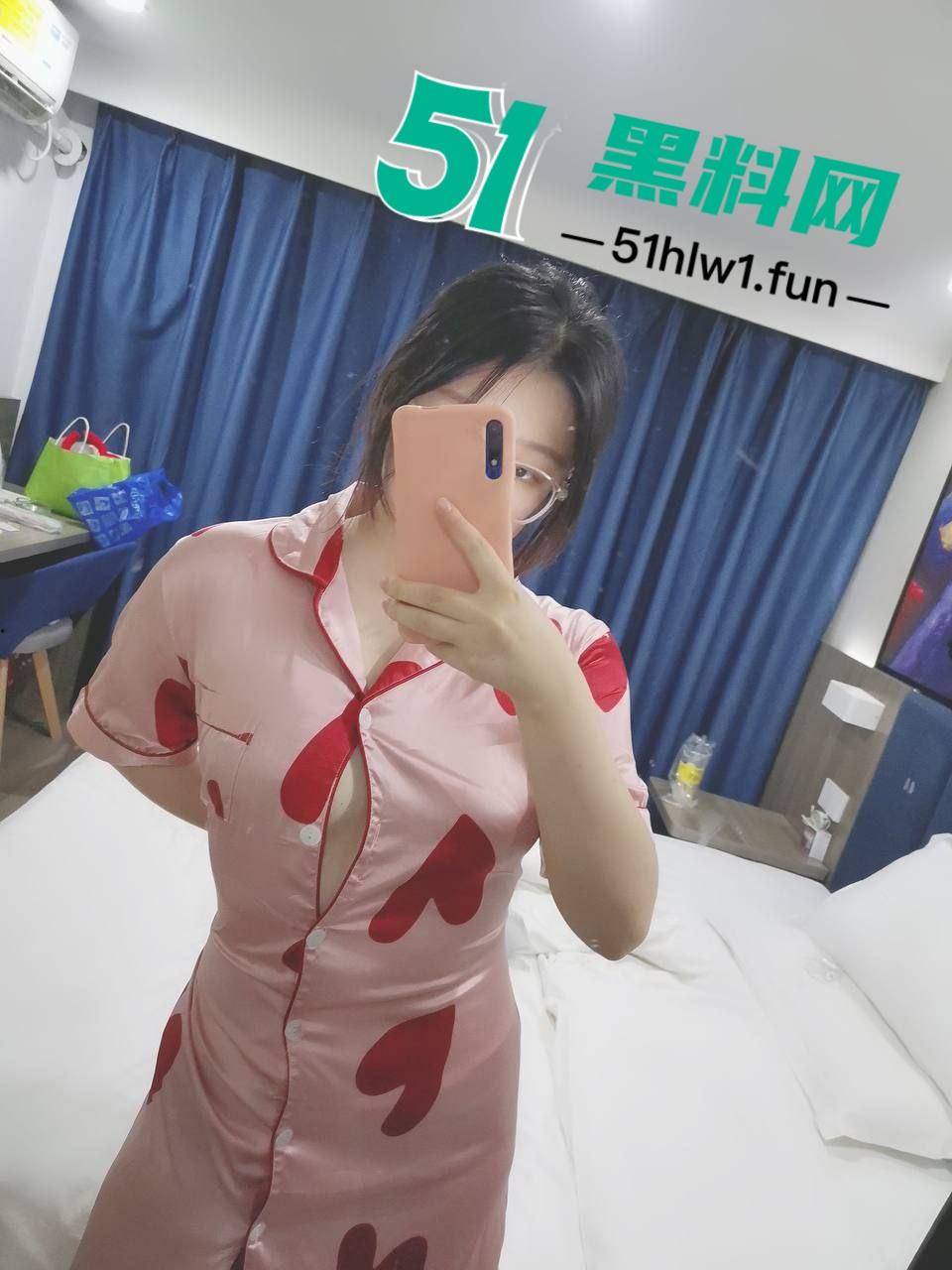 西安反差婊母狗教师，白天教书育人晚上变身母狗开始自拍给网友上性教育课程自慰视频曝光。-1