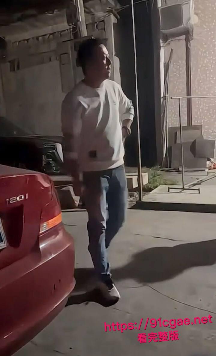 饶平出轨男被堵车上 小三吓得捂脸不敢露 他却淡定举手机全程录像 直接锁定年度最淡定渣男奖!-4