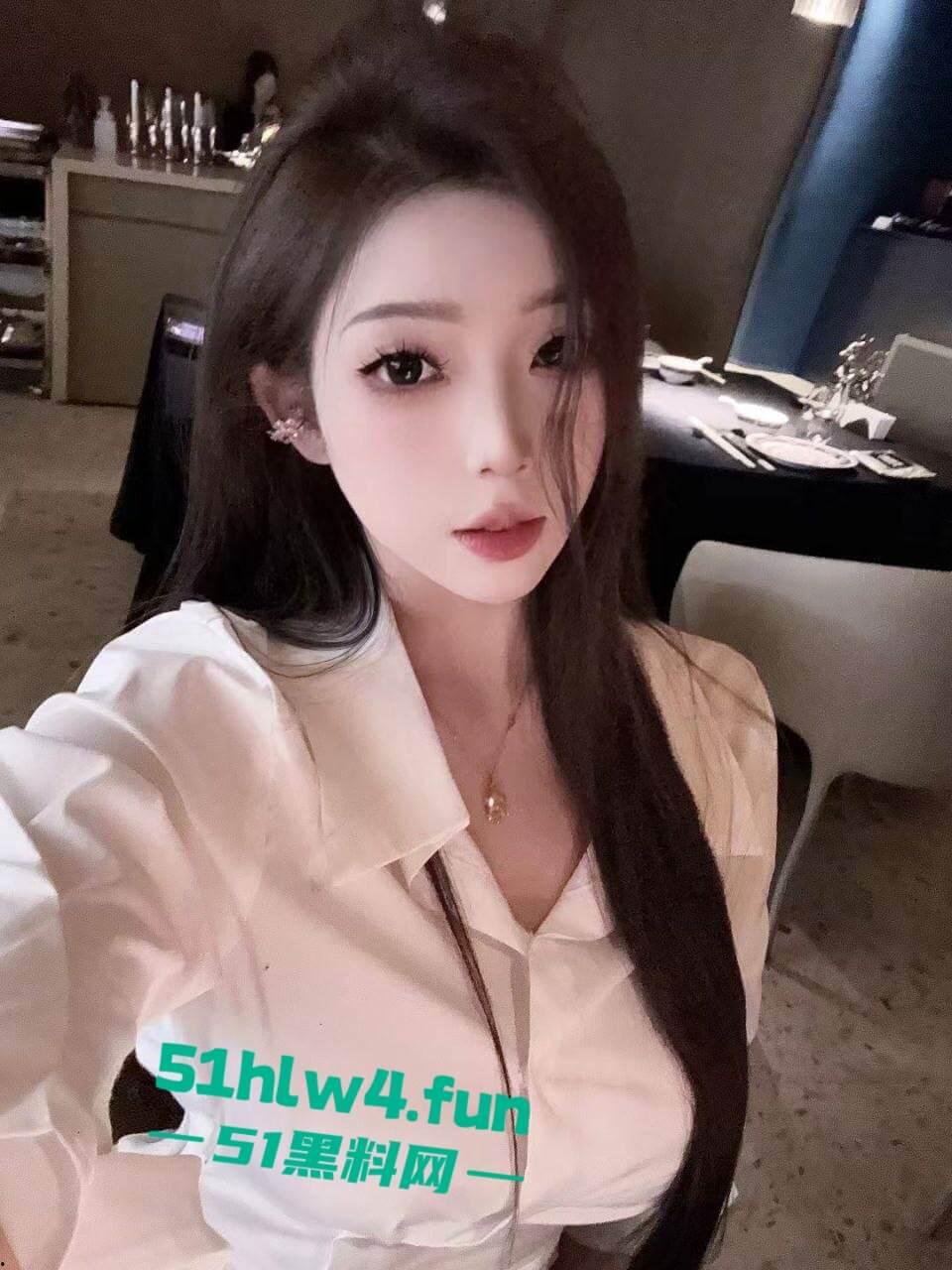 绝美颜值【夜宵789】身材高挑美腿性感女神，蜂腰巨乳蜜桃臀诱惑自拍福利流出。-5