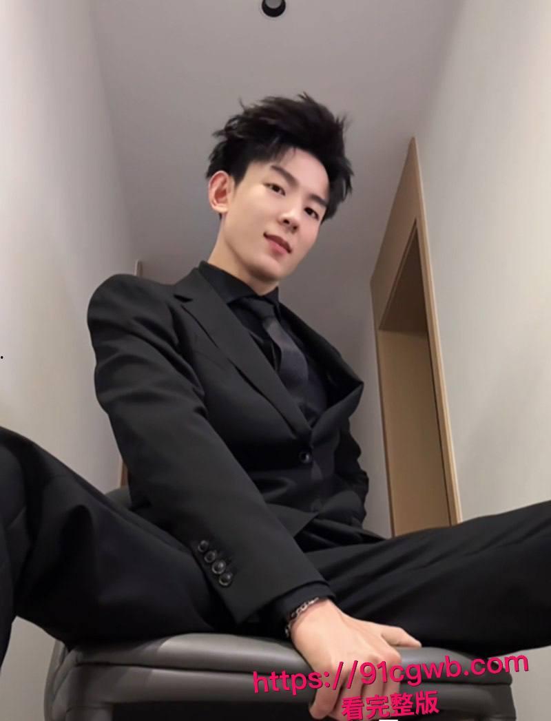 抖音顶流男网红F小奇不雅视频流出!频繁操粉美丑通杀 为拓展人脉组3P淫局 把人妻女粉当性宠玩具!恩爱过后拔屌无情!-5