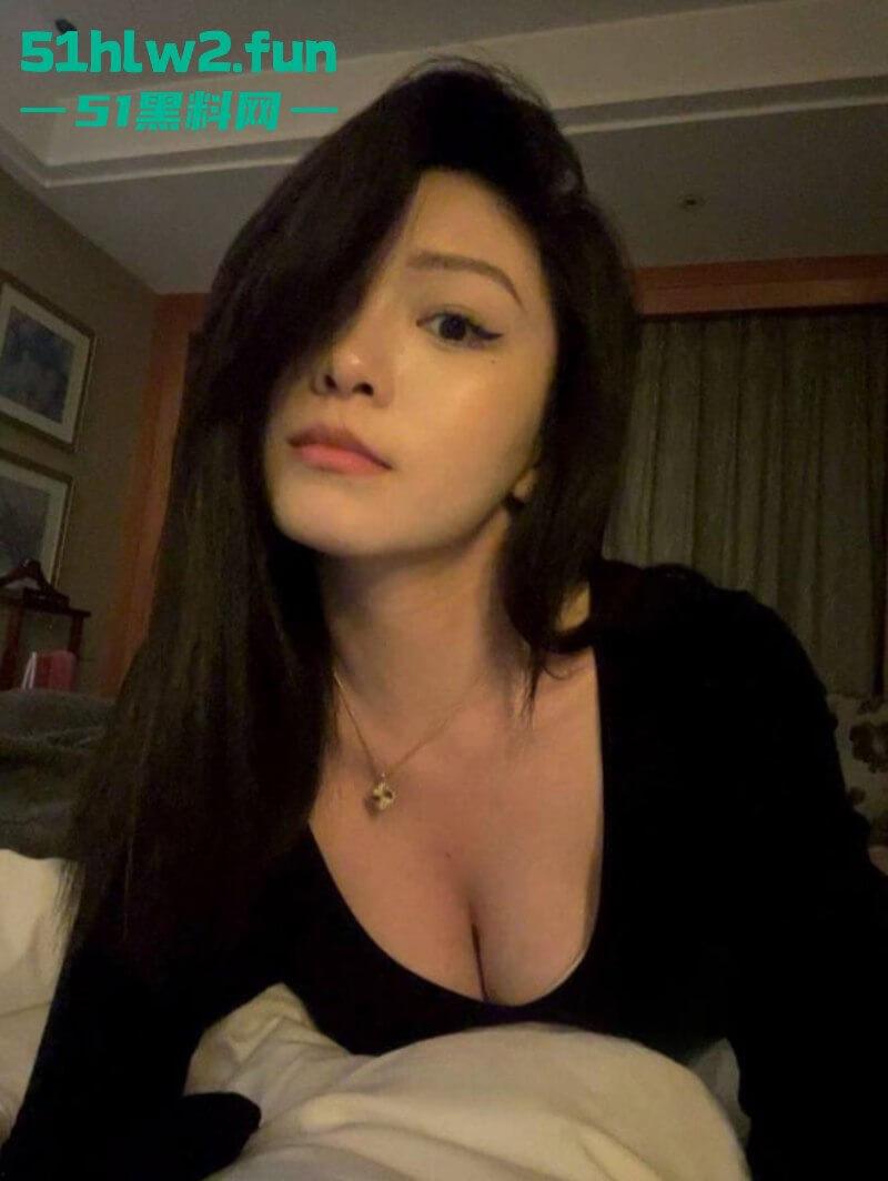 重庆高端外围鸡【溱浠雨】极品巨乳女神不雅私拍流出，各种道具淫骚自慰这奶子真的太爱了。-1