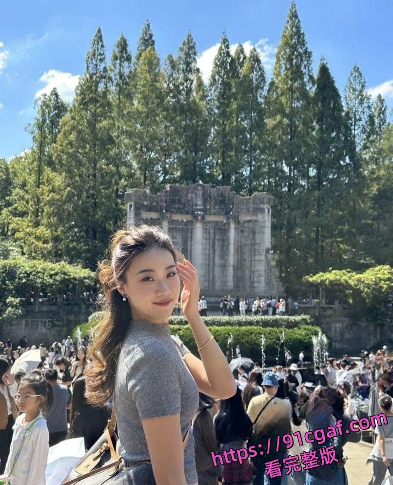 武汉极品气质模特徐熙颜被包养白天清纯模特 夜晚淫荡母狗 糜烂私生活流出-1