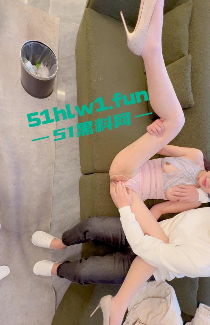 真实3P带着自己老婆和海友一起先吞精再内射,带着极品老婆沉浸式体验3P的暴力美学。-15