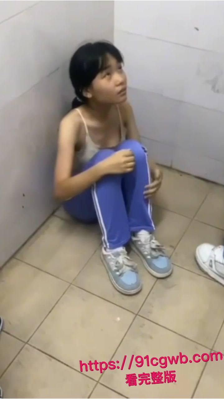 广东汕头龙湖区中学校园霸凌惊魂!一群精神小妹暴打内向乖乖女-7